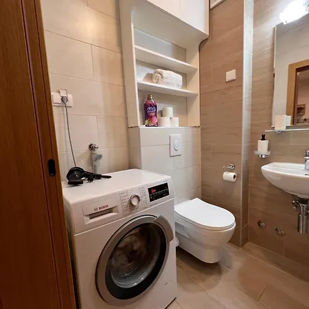 Zuti - Reserved Parking Space Apartment