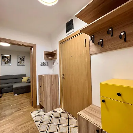 Zuti - Reserved Parking Space Apartment *