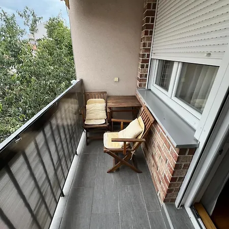 Zuti - Reserved Parking Space Apartment