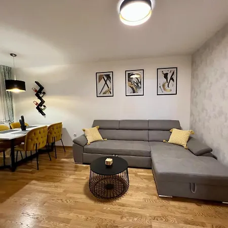 Zuti - Reserved Parking Space Apartment
